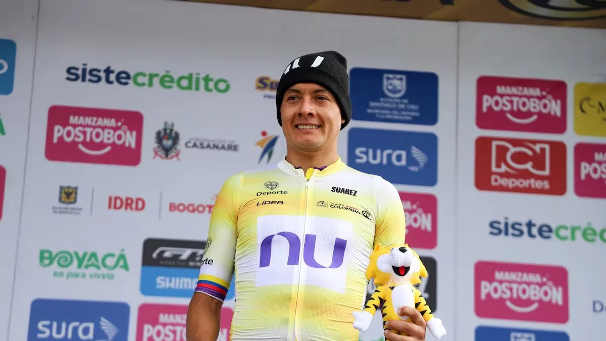 Rodrigo Contreras ganó la Vuelta a Colombia 2025 1 Rodrigo Contreras ganó la Vuelta a Colombia 2025 El corredor del NU Colombia lo volvió a hacer. Rodrigo Contreras conquistó su tercera Vuelta a Colombia tras resistir los embates de un combativo Diego Camargo y cruzar Bogotá con la camiseta amarilla intacta.