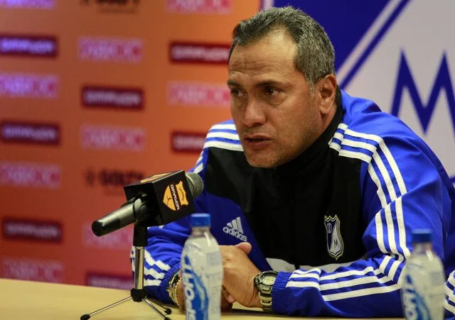 Hernán Torres no cabe de la dicha: volverá a dirigir a Millonarios. Así fue presentado 1 Hernán Torres no cabe de la dicha: volverá a dirigir a Millonarios. Así fue presentado Millonarios confirmó la llegada de su nuevo entrenador, un viejo conocido por la afición: Hernán Torres. Le contamos detalles de su llegada y por qué su debut tendrá su picante.
