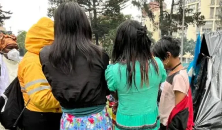 Niños emberá en estado de alicoramiento en el Parque Nacional