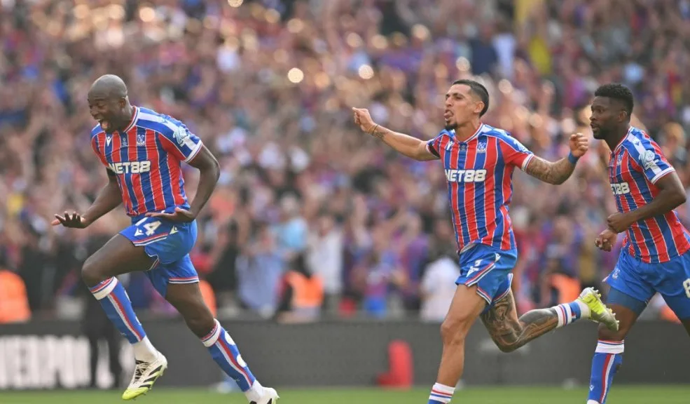 Daniel Muñoz y Jefferson Lerma campeones de la Community Shield