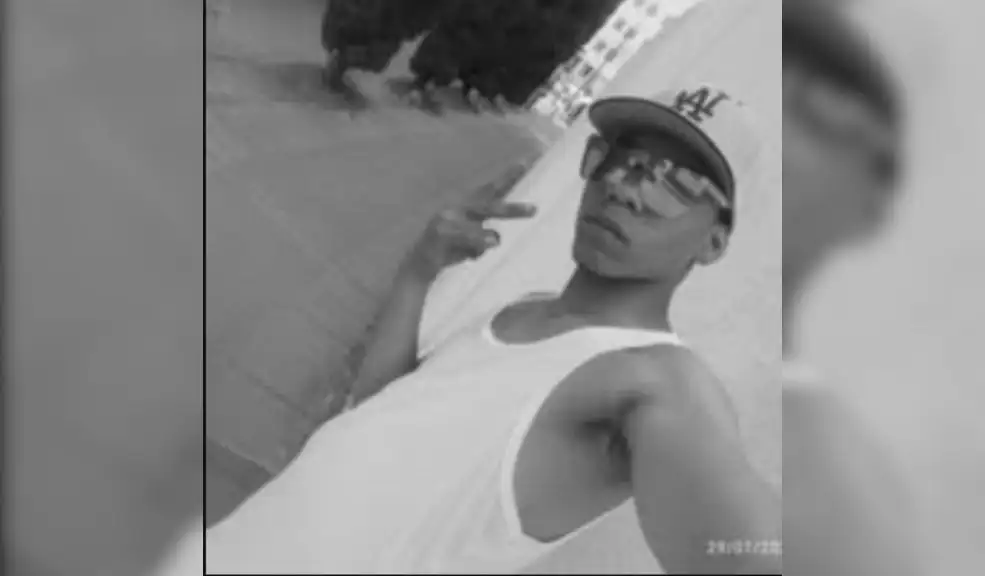 A Jhonder lo mataron a puñal en Fusagasugá 1 A Jhonder lo mataron a puñal en Fusagasugá En Fusagasugá (Cundinamarca) se presentó un violento hecho de intolerancia que dejó sin vida a un joven de apenas 18 años, identificado como Jhonder Morillo. Le contamos los detalles.