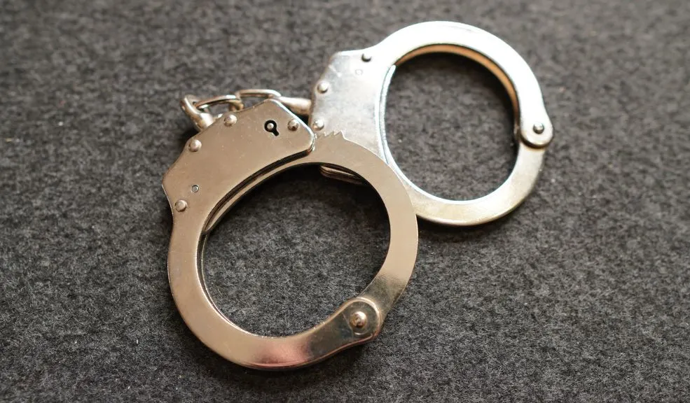 A la cárcel por extorsionar a mujer con sus propias fotos en Mosquera 2 A la cárcel por extorsionar a mujer con sus propias fotos en Mosquera En Mosquera, Cundinamarca, un hombre fue enviado a la cárcel luego de ser sorprendido por el Gaula de la Policía cuando recibía dinero por extorsionar a una mujer para no difundir sus fotos íntimas. Le contamos detalles del caso.