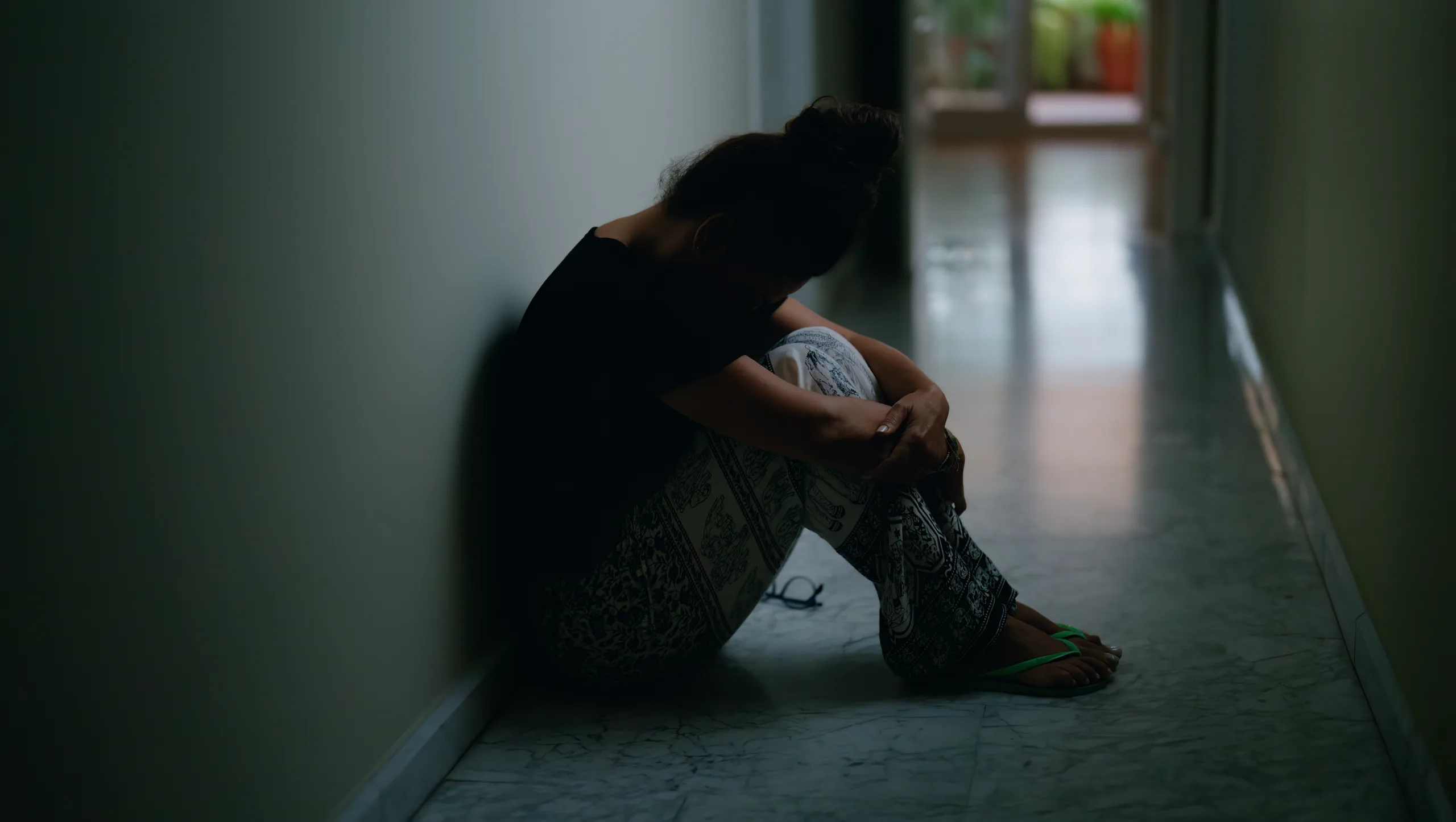 En Bogotá: mujer denuncia que su esposo abusó de su hija hace un año y quedará en libertad 3 En Bogotá: mujer denuncia que su esposo abusó de su hija hace un año y quedará en libertad Q'HUBO habló con la madre de una menor que, al parecer, fue abusada por su padrastro hace un año. Si bien el sujeto fue capturado, quedaría en libertad en las próximas horas. Le contamos por qué.