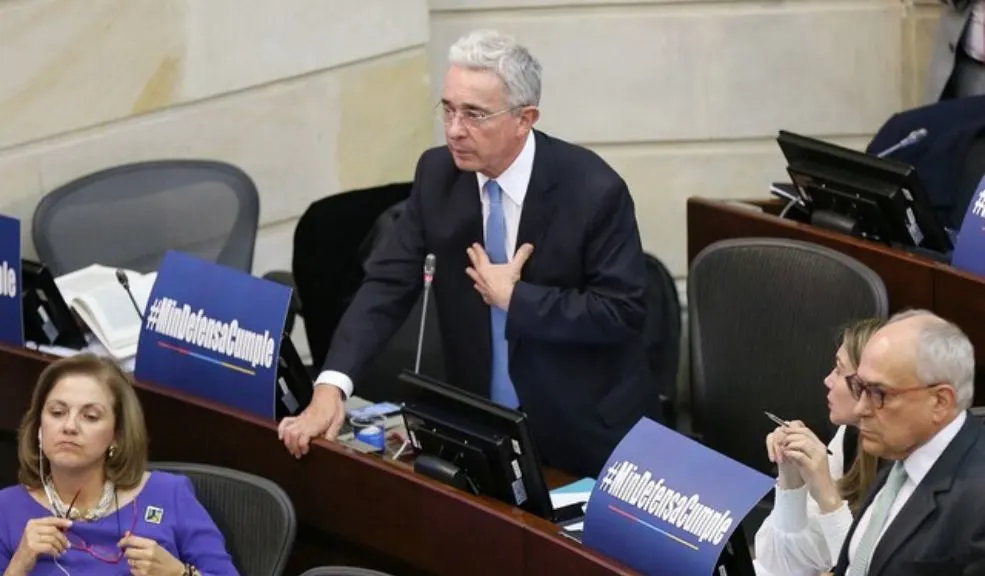 Álvaro Uribe aspiraría al Senado si es declarado inocente Gabriel Vallejo, director del Centro Democrático, informó que su partido irá con lista cerrada para el Senado y que en el puesto 25 estará el jefe de la colectividad, Álvaro Uribe Vélez, si es declarado inocente.