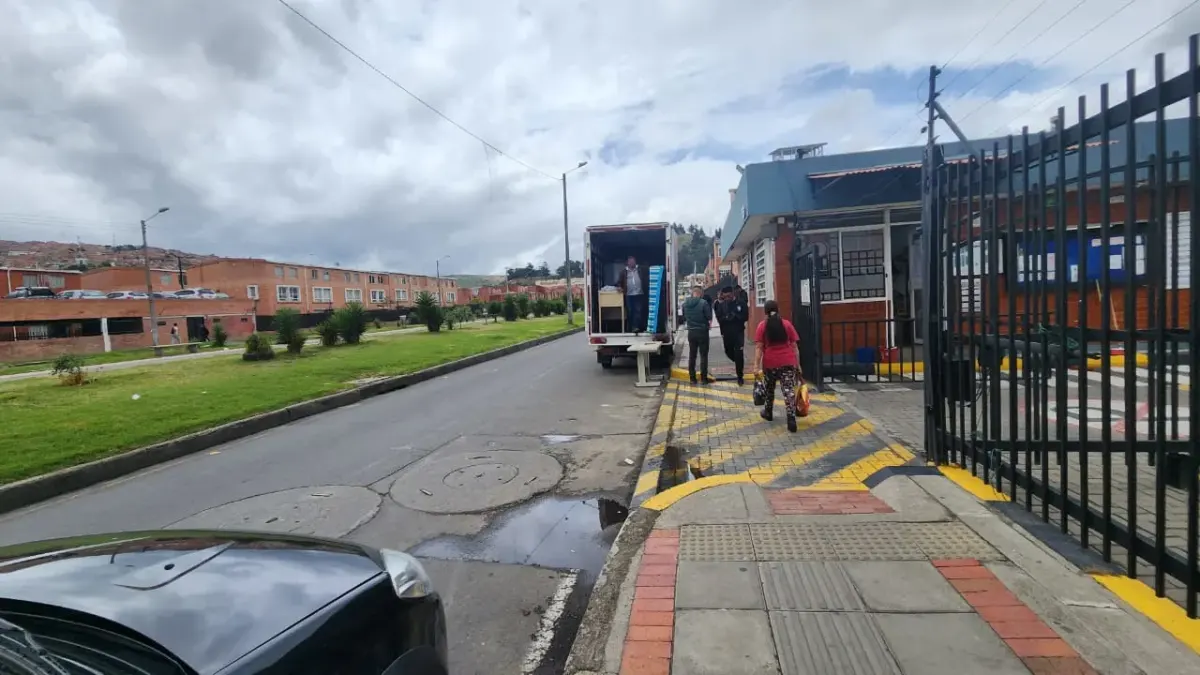 En Soacha: Ángel pierde la vida en riña en San Mateo En la noche del miércoles, un hecho de intolerancia vial cobró la vida de Ángel Yesid Moncada Sánchez en la calle 33 con carrera 9 Este, en Soacha, luego de recibir una herida con arma blanca por parte de una persona que huyó del lugar.