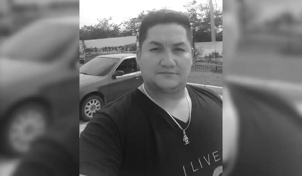 En Soacha: Ángel pierde la vida en riña en San Mateo En la noche del miércoles, un hecho de intolerancia vial cobró la vida de Ángel Yesid Moncada Sánchez en la calle 33 con carrera 9 Este, en Soacha, luego de recibir una herida con arma blanca por parte de una persona que huyó del lugar.