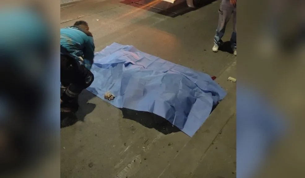 Accidente en La Despensa dejó a un motociclista muerto en la Autopista Sur Se registró un grave siniestro vial en la Autopista Sur con calle 53, a la altura del ingreso al barrio La Despensa. El hecho, que generó gran congestión vehicular en la zona, involucró a un motociclista que resultó muriendo de manera casi que inmediata en el lugar.