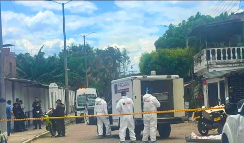 Asesinato a bala a metros del Diamante en Girardot 1 Asesinato a bala a metros del Diamante en Girardot En la calle 37 con carrera 12A, en el municipio de Girardot (Cundinamarca), un ataque a bala dejó muerto a Cristian Andrés García Alba y gravemente herido a otro hombre identificado como J. Bríñez, en la mañana de ayer.