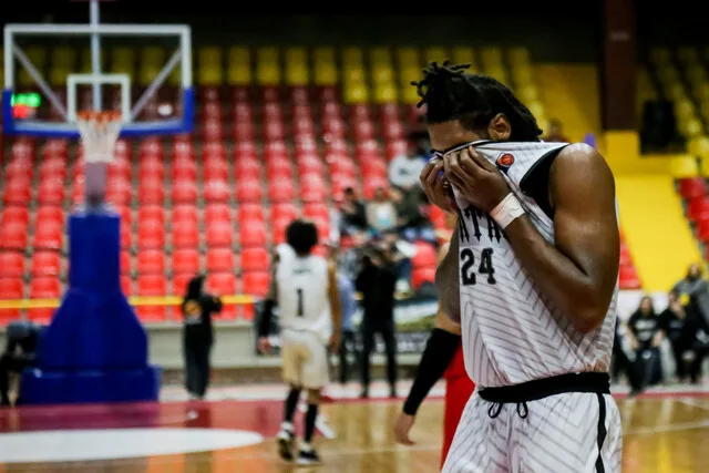 Bogotá se quedará sin equipo en la próxima edición de la Liga Profesional de Baloncesto 1 Bogotá se quedará sin equipo en la próxima edición de la Liga Profesional de Baloncesto El baloncesto bogotano se enfrenta a un futuro incierto. El equipo Piratas de Bogotá no participará en la próxima edición de la Liga Profesional por problemas financieros.