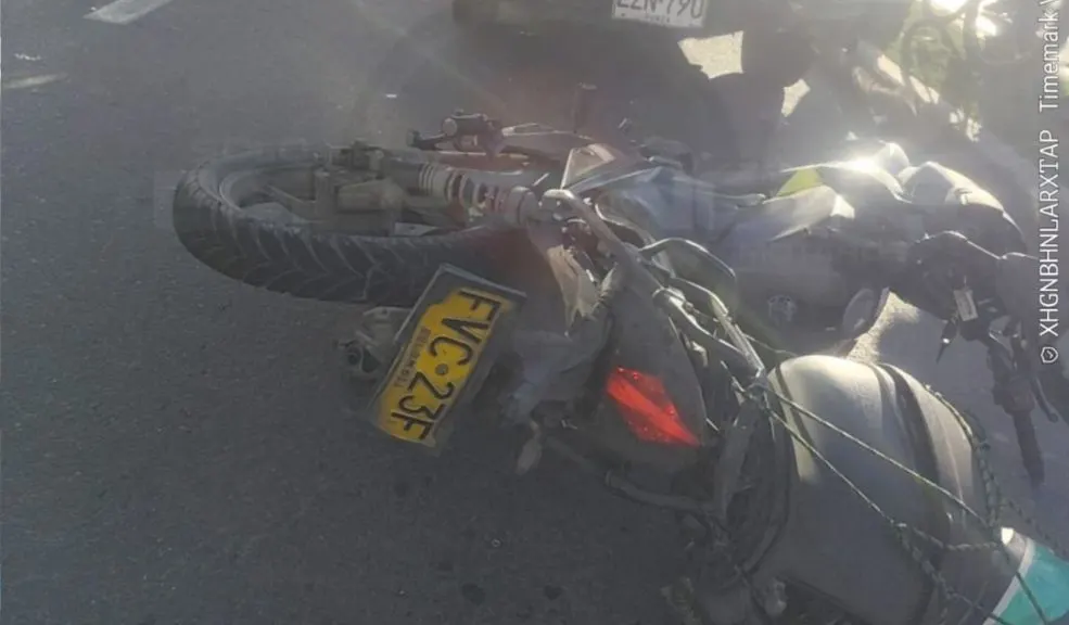 Bosa: motociclista fallece en grave choque en la avenida Guayacanes Este fin de semana de Amor y Amistad, una motociclista perdió la vida en un grave accidente en la avenida Guayacanes con avenida Bosa, en el que estuvo involucrada una grúa.