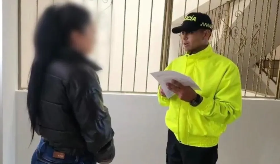 Soacha: Capturada alias 'Wendy', una de las más buscadas por homicidio ¡Capturan a alias 'Wendy'! Una de las 18 personas más buscadas en Soacha fue arrestada tras 18 meses de investigación. Está acusada de participación en un homicidio en 2024, motivado por una deuda relacionada con drogas.