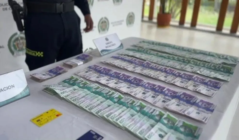 Capturado en Ciudad Verde por comercializar equipos hurtados Golpe a la delincuencia en Ciudad Verde. La Policía Nacional de Soacha, en coordinación con la Fiscalía General de la Nación, capturó a un sujeto que compraba y vendía celulares de alta gama hurtados.