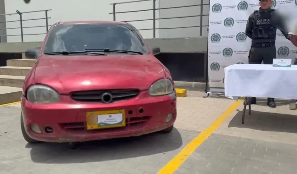 En Ciudad Verde cayó alias 'Alfredo': pedía $ 2 millones para devolver un carro robado 2 En Ciudad Verde cayó alias 'Alfredo': pedía $ 2 millones para devolver un carro robado Alias 'Alfredo', quien tenía casa por cárcel, exigía $ 2 millones para devolver un carro robado, pero el Gaula intervino y arruinó su plan, enviándolo de vuelta a prisión.
