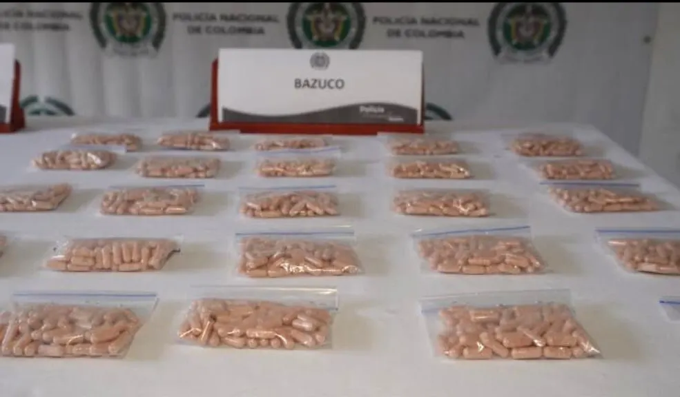 En Ciudad Bolívar: cayeron con droga, munición y hasta billete sucio ¡Les cayó la ley en Caracolí! Seis pillos fueron sorprendidos con más de 2.200 gramos de droga, municiones, plata y hasta celulares. La persecución terminó destapando la ‘olla’ que tenía azotado a Ciudad Bolívar.