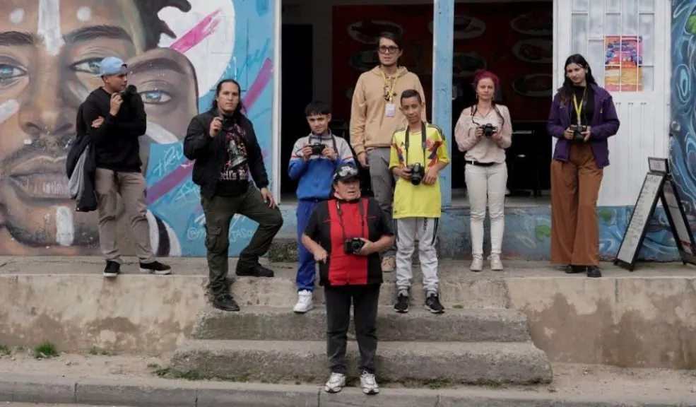 Conozca Bogotá desde otros lentes: no se pierda el Festival de Fotografía Asista al Festival de Fotografía que se llevará a cabo este fin de semana en la Biblioteca Pública Julio Mario Santo Domingo. Este plan es gratuito y le permitirá conocer Bogotá desde otros lentes.