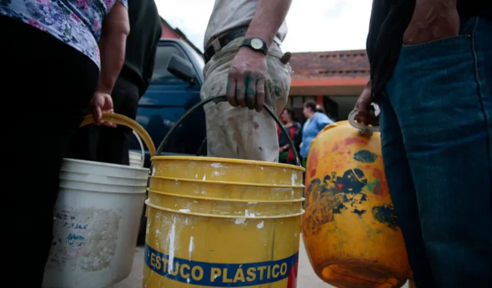 Cortes de agua en Bogotá, Soacha y municipios aledaños: todo lo que debe saber Varios barrios de Bogotá, Soacha y municipios cercanos estarán sin agua entre el 29 de septiembre y el 3 de octubre. Los cortes, durarán hasta 24 horas. Entérese.