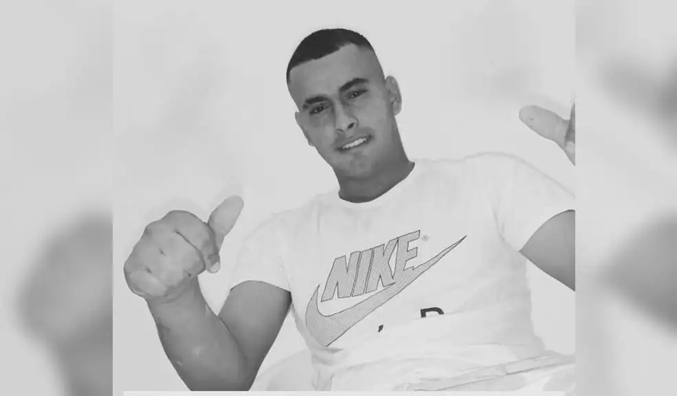 Cundinamarca: Maicol fue asesinado a bala en Girardot 1 Cundinamarca: Maicol fue asesinado a bala en Girardot Maicol Aslei Correcha Perdomo, de 24 años, perdió la vida en un ataque a bala ocurrido en la cancha de fútbol del barrio Obrero, en Girardot (Cundinamarca). La víctima estaba departiendo con amigos cuando fue sorprendida por sus agresores, quienes actuaron con violencia y precisión.