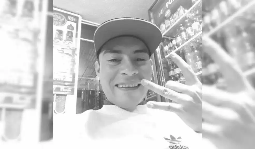 Cundinamarca: asesinaron a puñal a Ómar Andrés 1 Cundinamarca: asesinaron a puñal a Ómar Andrés Un nuevo hecho de violencia sacudió al municipio de Fusagasugá en Cundinamarca. Un joven identificado como Omar Andrés Ochoa Alberto, de 34 años, fue atacado con arma blanca en medio de una confrontación que terminó con su vida.