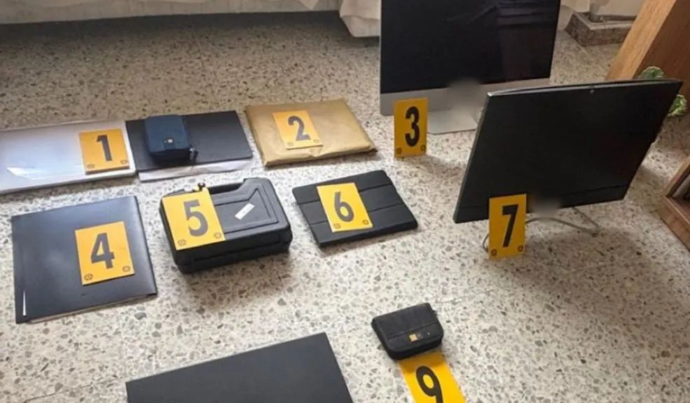 Destapan red que infiltró operativos contra el crimen en Bogotá 2 Destapan red que infiltró operativos contra el crimen en Bogotá La Fiscalía reveló un entramado ilícito que habría infiltrado operaciones contra estructuras criminales en Bogotá y Cundinamarca, además de acceder a información de seguridad nacional y a esquemas de protección de altos dignatarios.