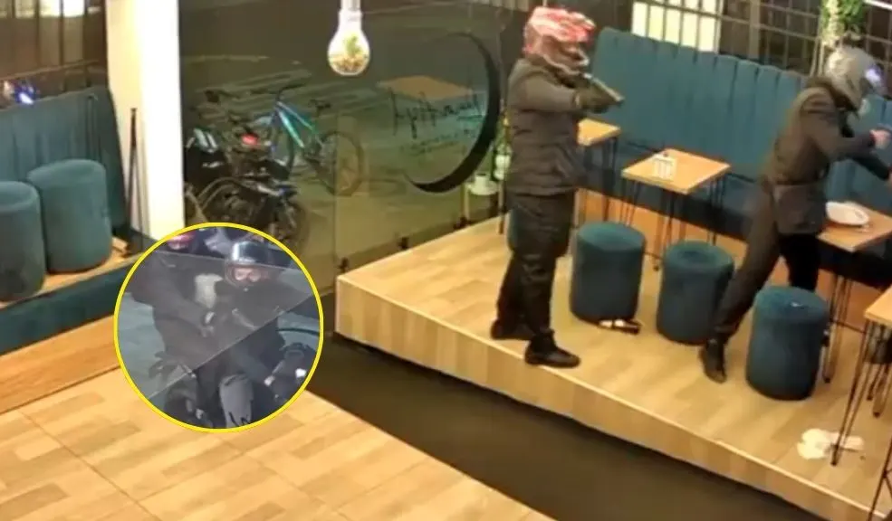 EN VIDEO: atraco a mano armada en restaurante ubicado en el norte de Bogotá 7 EN VIDEO: atraco a mano armada en restaurante ubicado en el norte de Bogotá Atraco en el norte de Bogotá. Cámaras de seguridad de un restaurante en Cedritos captaron el momento en que dos delincuentes llegaron en motocicleta, ingresaron armados al establecimiento e intimidaron a dos comensales para despojarlos de sus pertenencias.
