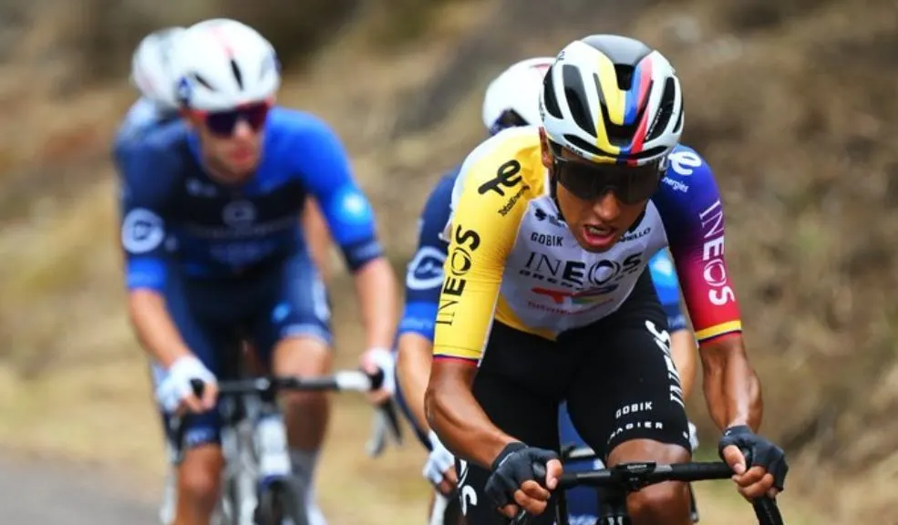 Egan Bernal logró la victoria en la etapa 16 de la Vuelta a España 1 Egan Bernal logró la victoria en la etapa 16 de la Vuelta a España El ciclista colombiano se impuso en la decimosexta etapa de la Vuelta a España, en un recorrido que se vio afectado por protestas y que tuvo que ser recortado a 8 kilómetros de la meta.
