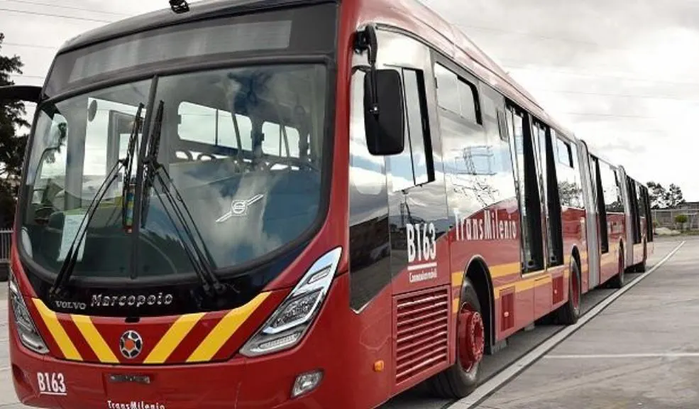 En Barrios Unidos: bus de TransMilenio afectó la movilidad 1 En Barrios Unidos: bus de TransMilenio afectó la movilidad Una falla mecánica en un bus de TransMilenio generó caos vehicular en la Avenida Calle 80, a la altura de la estación Escuela Militar.