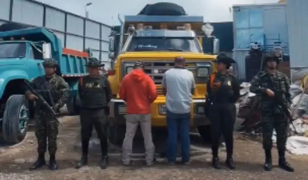 En Barrios Unidos: capturados por coger la tierra de basurero 9 En Barrios Unidos: capturados por coger la tierra de basurero En un operativo conjunto entre la Secretaría Distrital de Ambiente y la Policía Metropolitana, dos personas fueron capturadas y una volqueta incautada en la localidad de Barrios Unidos por la disposición ilegal de escombros en un predio que ya tenía una medida de suspensión.