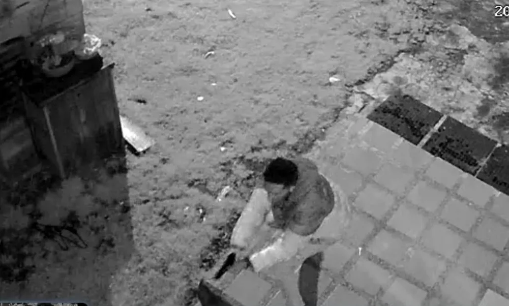 En Chapinero: brutal ataque a bala y cuchillo por un terreno 2 En Chapinero: brutal ataque a bala y cuchillo por un terreno En el barrio Pardo Rubio (Chapinero), Brayan Mauricio fue atacado a mansalva: le dispararon más de nueve veces con un arma traumática y lo apuñalaron en el pecho en medio de un pleito por un terreno. Ahora, el joven pide a las autoridades que investiguen los hechos, pues teme por su seguridad y la de su familia.