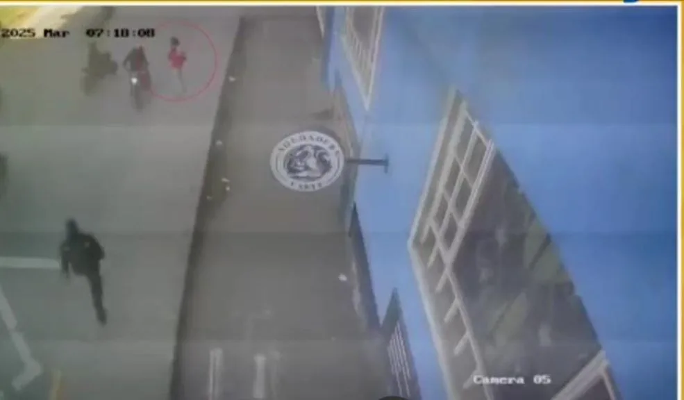 En Ciudad Bolívar denuncian inseguridad en el barrio México 1 En Ciudad Bolívar denuncian inseguridad en el barrio México Los vecinos del barrio México, en Ciudad Bolívar, están desesperados por el alarmante aumento de la inseguridad en un paradero de la avenida Boyacá, luego de que una mujer resultara gravemente herida durante un hurto.