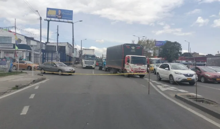 En Engativá motociclista murió arrollado en plena avenida Boyacá