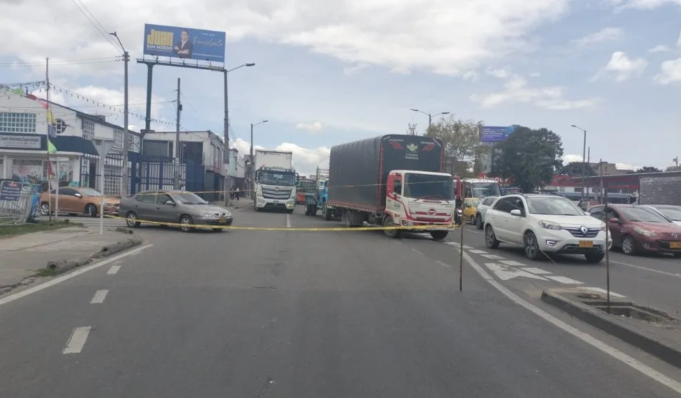 En Engativá motociclista murió arrollado en plena avenida Boyacá