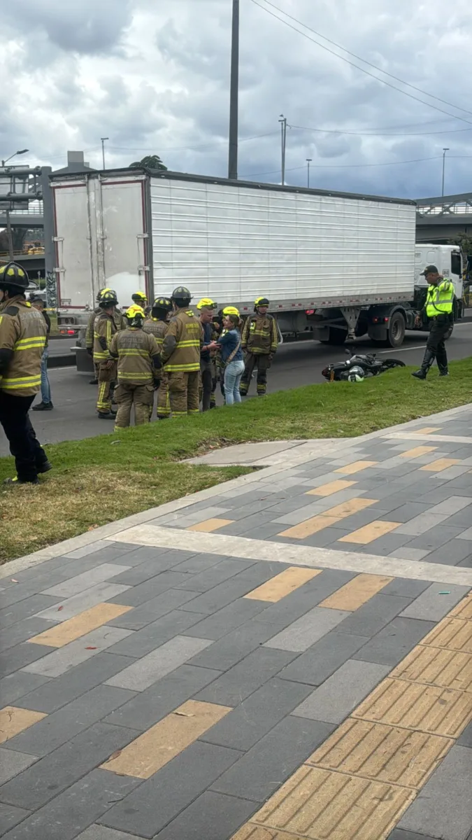 En Engativá: motociclista murió arrollado en plena avenida Boyacá 2 En Engativá motociclista murió arrollado en plena avenida Boyacá