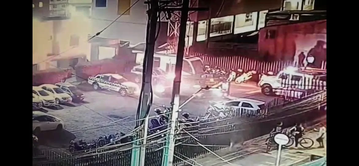 En Funza: esta es la identidad de los seis muertos por incendio en estación de Policía Una riña entre internos, al interior de la estación de Policía de Funza, terminó en una tragedia que dejó seis personas muertas y seis heridas. El hecho se produjo en horas de la noche de este martes, cuando los detenidos habrían iniciado un motín y le prendieron fuego a los colchones.