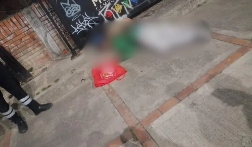 En Mosquera, hombre fue asesinado a bala por motociclistas 1 En Mosquera, hombre fue asesinado a bala por motociclistas La tranquilidad de Mosquera se vio interrumpida cuando un hombre fue asesinado a bala en el barrio Iregui I. Testigos aseguran que dos sujetos en moto serían los responsables.