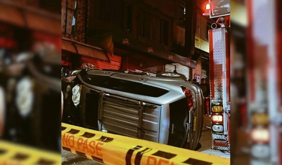 En San Cristóbal: mujer murió arrollada por una camioneta que perdió el control 1 En San Cristóbal: mujer murió arrollada por una camioneta que perdió el control Un trágico accidente vial en el barrio Guacamayas, localidad de San Cristóbal, dejó como víctima fatal a una mujer de aproximadamente 54 años, quien fue embestida por una camioneta que perdió el control y volcó.