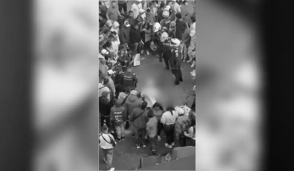 En Santa Fe: piden justicia por el homicidio de David Rodríguez con arma blanca Una familia clama justicia por el homicidio de David Rodríguez Vargas, un joven de 23 años que fue apuñalado en el sector de La Mariposa, en el centro de Bogotá. Según sus familiares, el crimen podría estar relacionado con una rivalidad por la venta informal en la zona, un problema que se remonta a 2023.