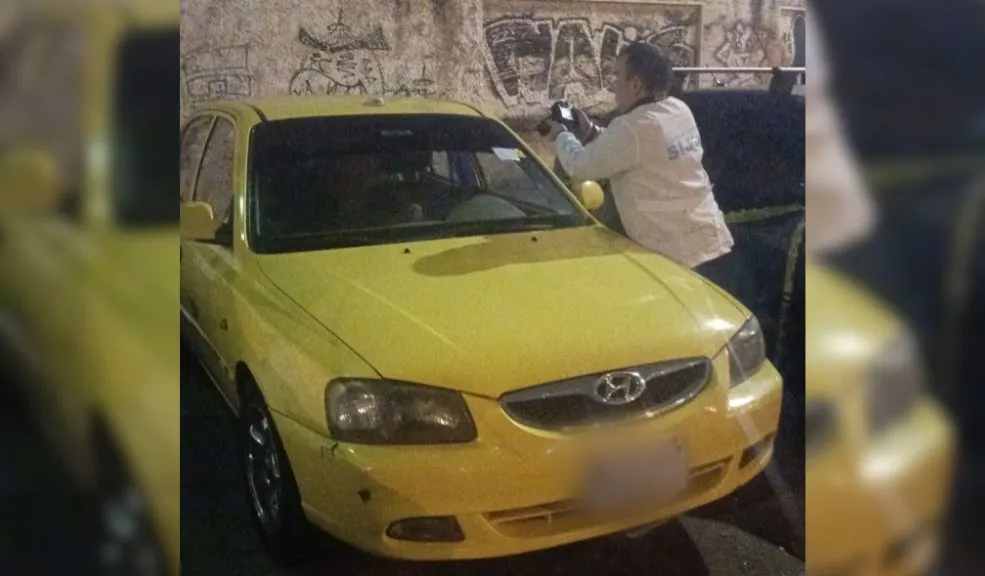 En Suba: se hacían pasar por policías para extorsionar. Exigían un dineral 1 En Suba: se hacían pasar por policías para extorsionar. Exigían un dineral La Policía capturó a una banda que se hacía pasar por uniformados para extorsionar personas en Suba, Usaquén y otros sectores del norte de Bogotá. Aquí le contamos cuánto dinero exigían y cómo fue su arresto.