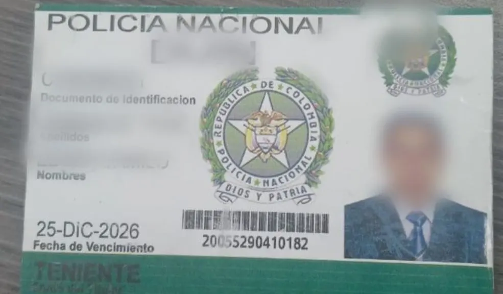 En Suba: se hacían pasar por policías para extorsionar. Exigían un dineral 2 En Suba: se hacían pasar por policías para extorsionar. Exigían un dineral La Policía capturó a una banda que se hacía pasar por uniformados para extorsionar personas en Suba, Usaquén y otros sectores del norte de Bogotá. Aquí le contamos cuánto dinero exigían y cómo fue su arresto.