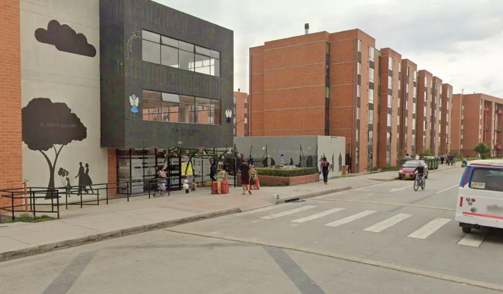 En el barrio Danubio de Soacha: le quitan la vida a un menor en un robo 1 En el barrio Danubio de Soacha: le quitan la vida a un menor en un robo Un joven de 17 años perdió la vida, al parecer, durante un robo ocurrido en el barrio Danubio de Soacha. A continuación, le contamos los detalles de este hecho que enluta a la comunidad.