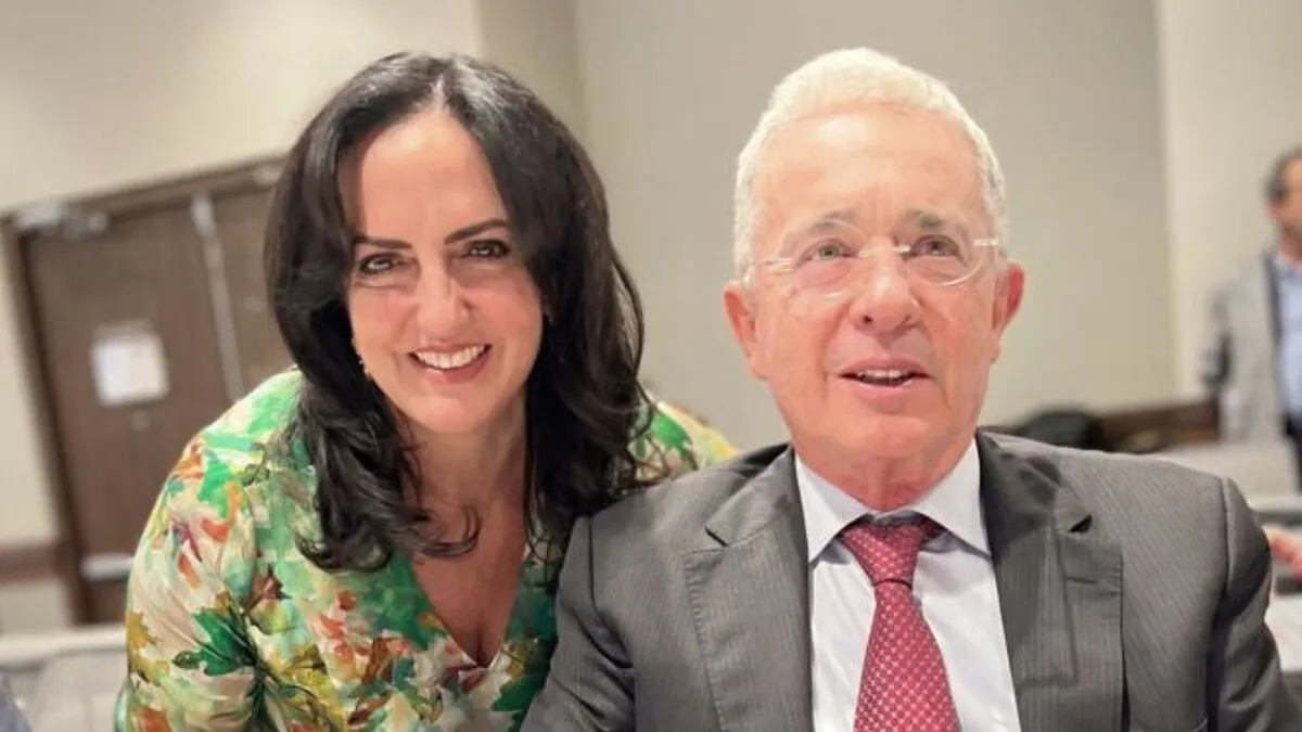 Entrevista con María Fernanda Cabal: "La paz no se negocia, se impone" 2 Entrevista con María Fernanda Cabal: "La paz no se negocia, se impone" Q’HUBO entrevistó a María Fernanda Cabal, precandidata presidencial del Centro Democrático. La vallecaucana presentó su plan de gobierno, enfatizando el libre mercado, una paz que no se negocia y el fortalecimiento de las relaciones con países aliados.
