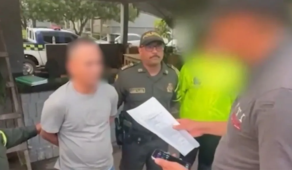 Cayó la banda ‘Los Viajeros’, señalada del crimen de un fiscal en Fusagasugá  La Fiscalía General de la Nación informó que cayó el grupo denominado como ‘Los Viajeros’, vinculado con el crimen del fiscal especializado Karin Sefair Calderón, perpetrado el pasado 10 de junio en Fusagasugá (Cundinamarca) durante un fleteo.