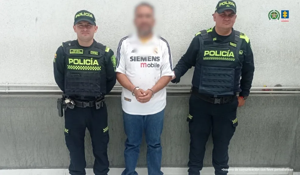 Fontibón: tras las rejas por salvaje intento de feminicidio Un juez envió a prisión a J. Medina, de 51 años, por agredir brutalmente con un martillo a su pareja en un apartamento del barrio Hayuelos, en Fontibón.