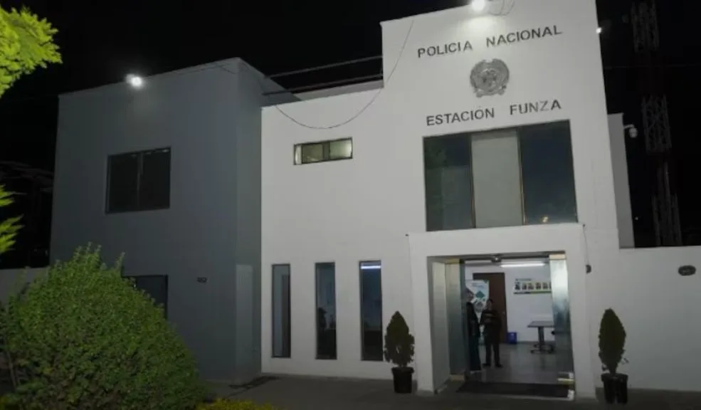 Funza: muere octava persona por incendio en estación de Policía El incendio en la estación de Policía de Funza ya deja ocho personas fallecidas y varios heridos que continúan bajo atención médica en hospitales de Cundinamarca y Bogotá.