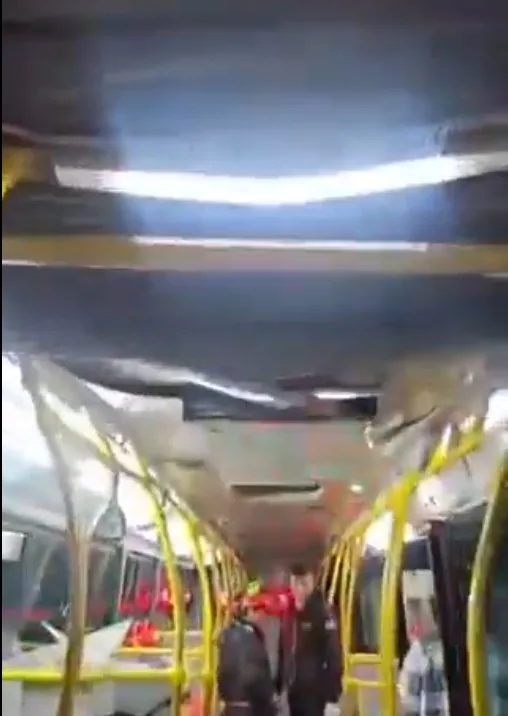 Investigan accidente en que maquinaria del Metro cayó sobre bus de TransMilenio 2 INVESTIGAN ACCIDENTE EN QUE MAQUINARIA DEL METRO CAYÓ SOBRE BUS DE TRANSMILENIO