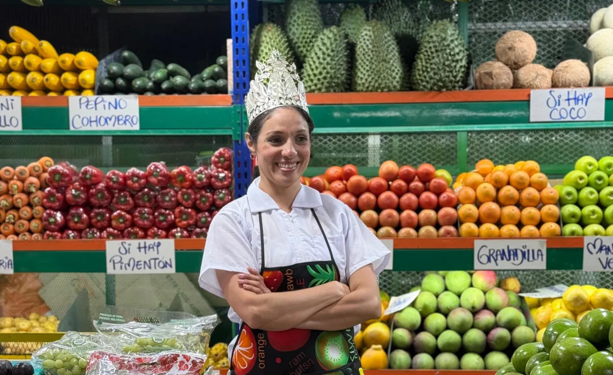 A Paloquemao llega el primer reinado de mujeres trabajadoras de plazas de mercado Colombia se prepara para vivir un certamen sin precedentes: el primer reinado de mujeres trabajadoras de plazas de mercado, una iniciativa que reconoce a campesinas y comerciantes que mantienen viva la alimentación, la economía local y la cultura popular del país.