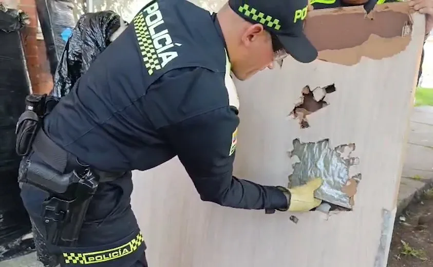 Incautan 25 kilos de marihuana ocultos en una cama en el aeropuerto El Dorado 2 Incautan 25 kilos de marihuana ocultos en una cama en el aeropuerto El Dorado