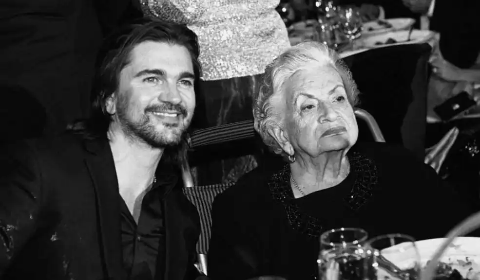 Juanes y su familia están de luto: falleció su madre, Alicia Vásquez 1 Juanes y su familia están de luto: falleció su madre, Alicia Vásquez Alicia Vásquez, madre del cantante antioqueño Juanes, falleció a los 95 años. Le contamos la historia de esta mujer, quien jugó un papel importante en la vida y obra del artista.