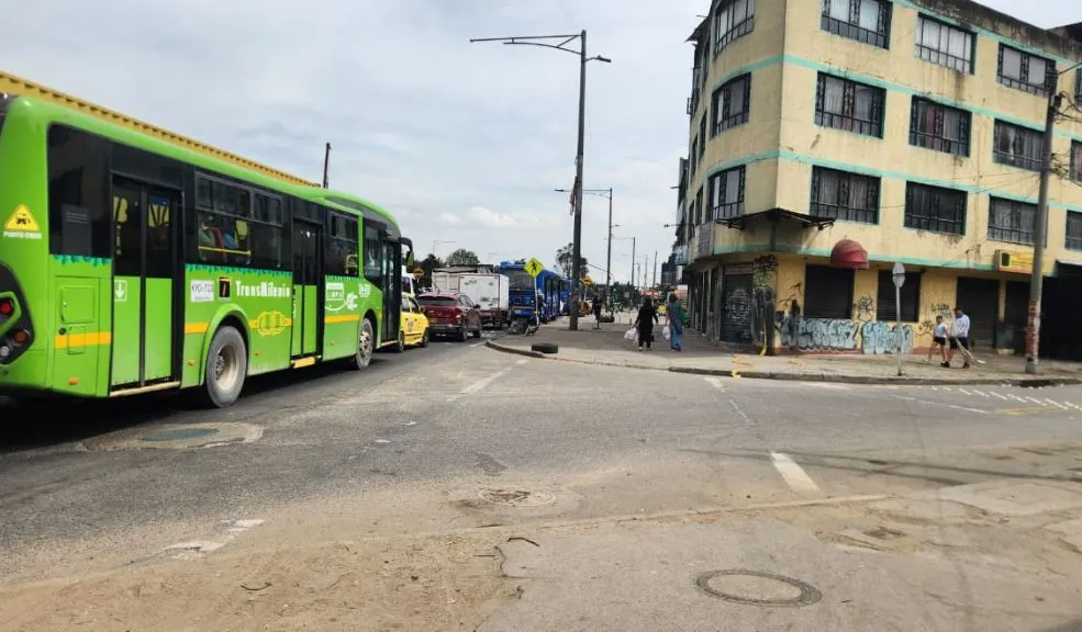 Kennedy: más detalles del accidente en el que un ciclista perdió la vida tras ser embestido por una camioneta Un joven ciclista perdió la vida en un trágico accidente registrado en el barrio Carvajal, en Kennedy. Las autoridades investigan las causas del siniestro que mantiene consternada a la comunidad.