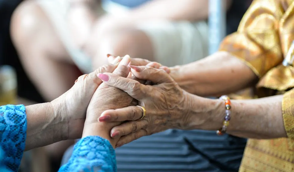 La Corte le pide al ICBF que no deje atrás a los adultos más vulnerables La Corte Constitucional ha ordenado al Instituto Colombiano de Bienestar Familiar (ICBF) ajustar sus protocolos para proteger a los jóvenes mayores de 25 años que, a pesar de haber cumplido la mayoría de edad, no cuentan con una red de apoyo para salir del sistema.