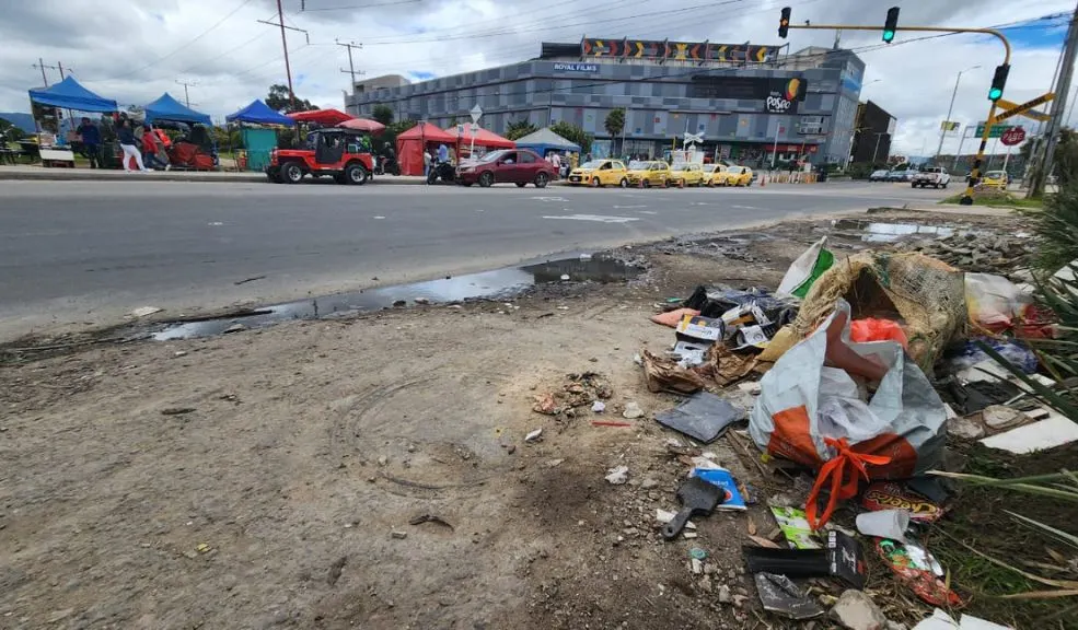 La comunidad de Bosa denuncia que la inseguridad y las basuras están fuera de control Los habitantes del barrio Villa del Río, en la localidad de Bosa, claman por ayuda a las autoridades ante una ola de inseguridad y la acumulación de basura en sus calles.